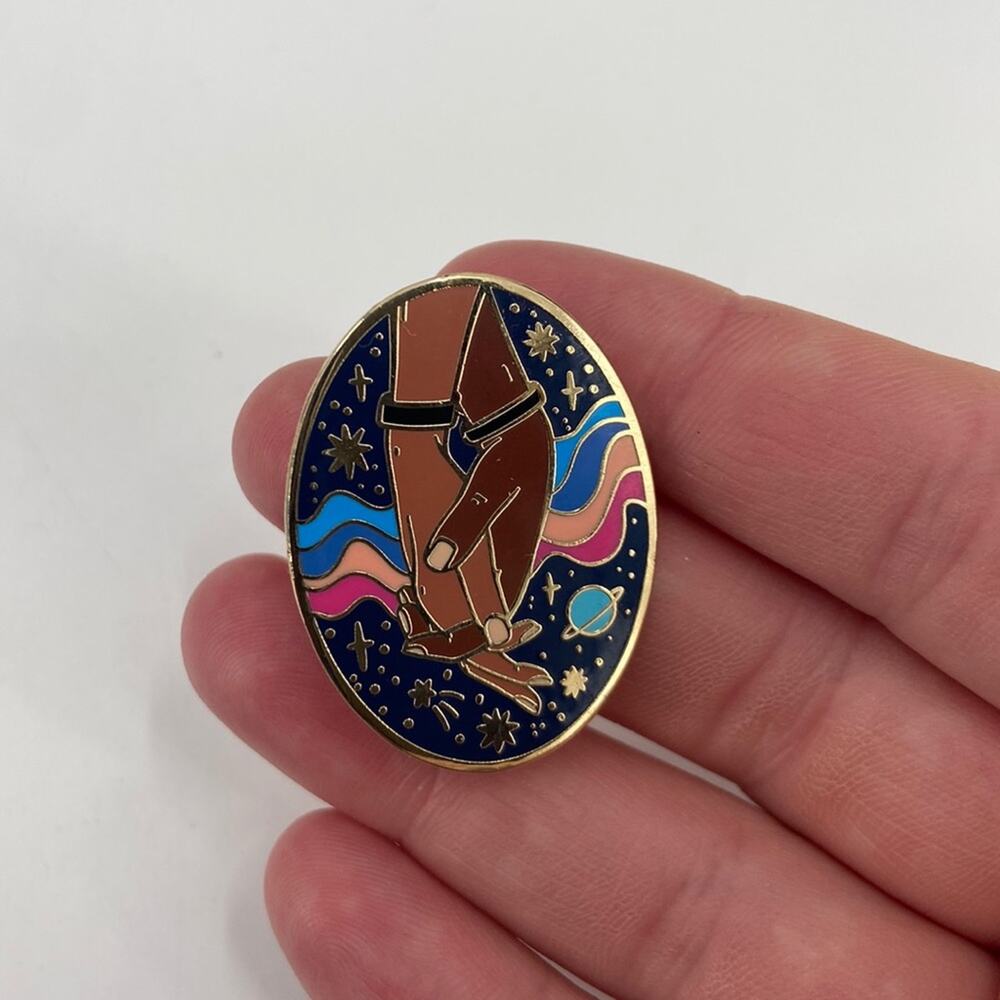 Holding hands pin